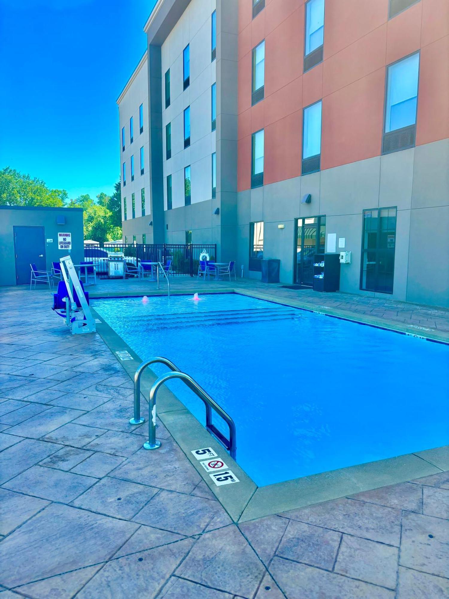 Holiday Inn Express & Suites Tulsa East - Catoosa By Ihg Exterior foto